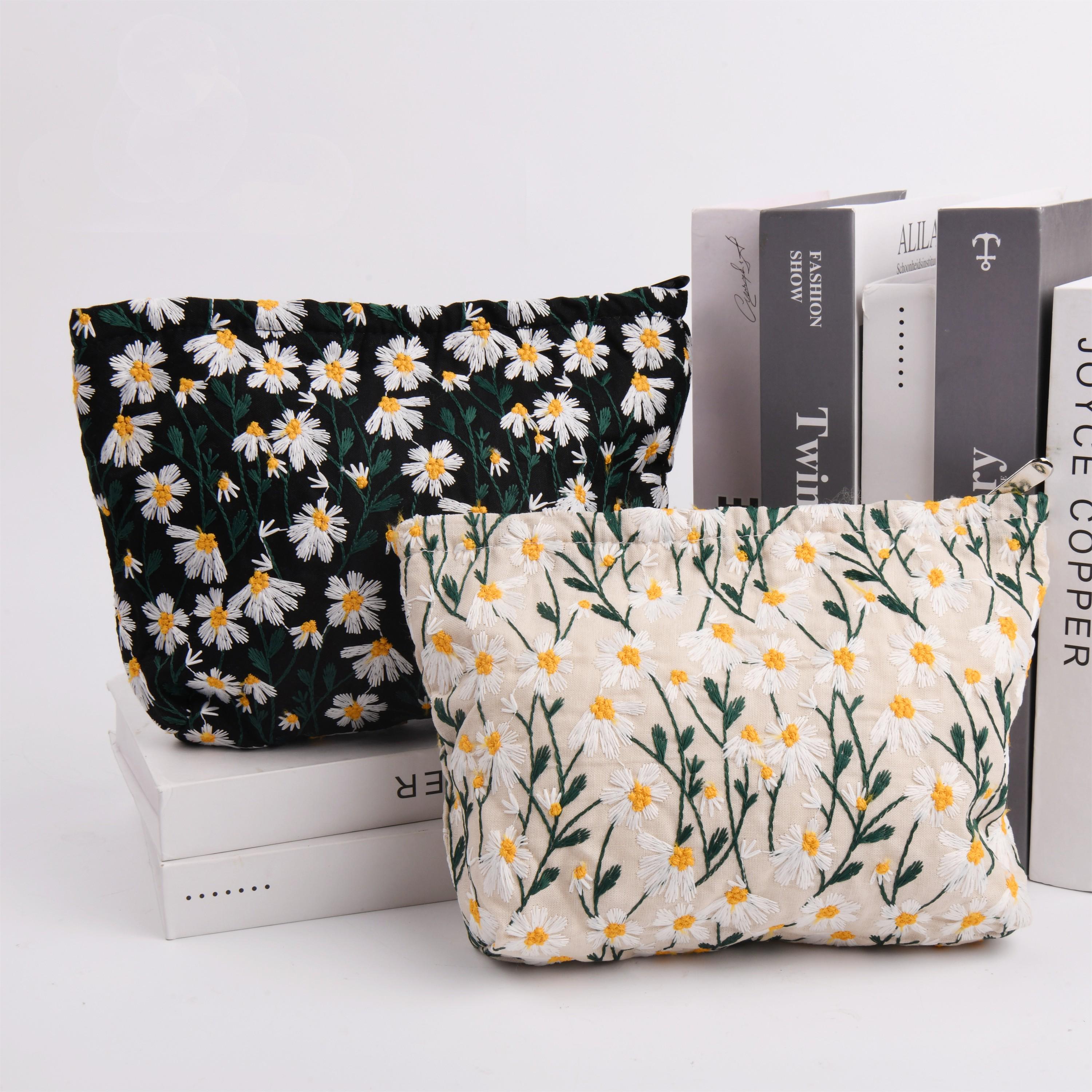 NEW! Handmade Embroidered Daisy Flower Cosmetic Bag, Daisy Skincare Storage Bag, Cotton Linen Make-up Toiletries Bags, Back to School