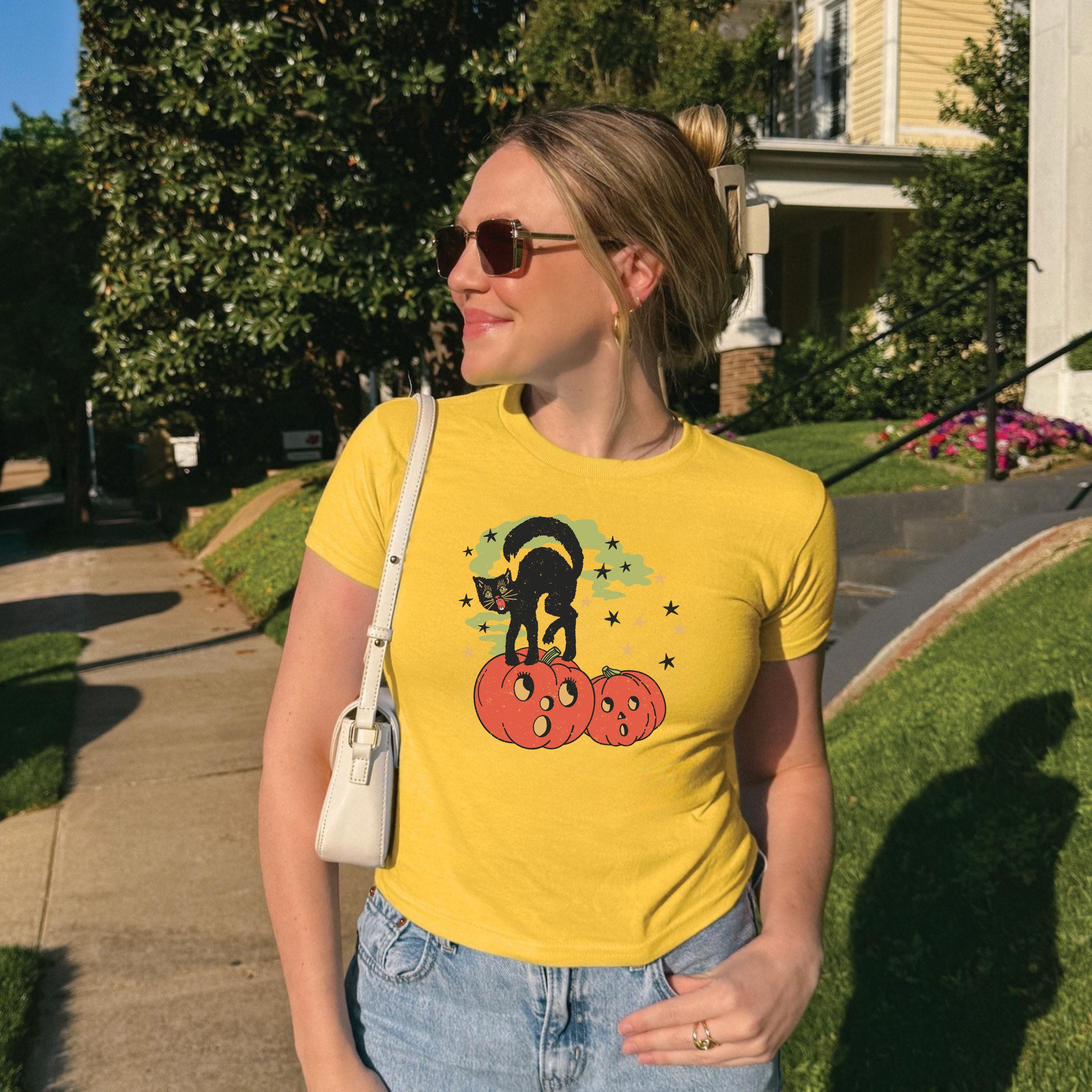 80s Vintage Inspired Halloween Baby Tee, Cat Mom T-shirt Retro Halloween Graphic Tee Witch Kitten Pumpkin Season Unisex Shirt for Fall