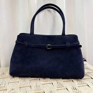 Discover the New Niche Buckle Bag: Stylish Underarm Commuter Solution