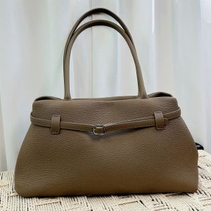 Discover the New Niche Buckle Bag: Stylish Underarm Commuter Solution