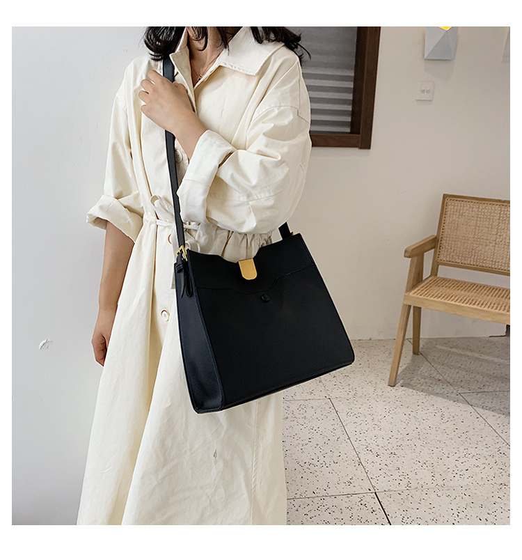 Large Tote Bag for Students: Spacious Big-bag Tote Design