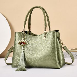 The Perfect Commuter Tote: a Large-capacity Gift for Moms on the Go