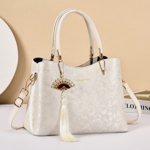 The Perfect Commuter Tote: a Large-capacity Gift for Moms on the Go