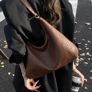 Retro Shoulder Bag: Premium Large Capacity Woven Commuter Tote for Women