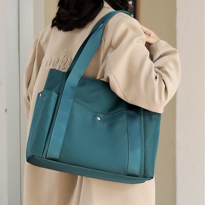 Versatile Oversized Tote Bag for Stylish and Convenient Carrying