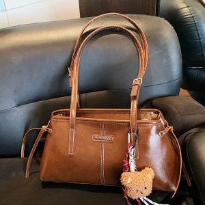 Chic Retro Shoulder Bag: Fashionable Minimalist Style for Women