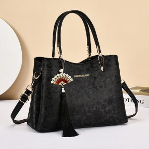 The Perfect Commuter Tote: a Large-capacity Gift for Moms on the Go