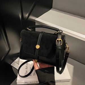 Chic Retro Shoulder Bag: Stylish Small Square Crossbody Design