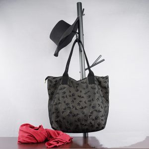 Spacious Hollow Large Tote Bag for Stylish and Practical Use