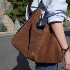 Matte Retro Shoulder Bag: Stylish Commuter Tote Handbag for Everyday Use