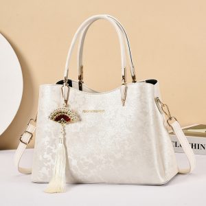 The Perfect Commuter Tote: a Large-capacity Gift for Moms on the Go