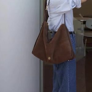 Matte Retro Shoulder Bag: Stylish Commuter Tote Handbag for Everyday Use