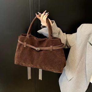 Discover the New Niche Buckle Bag: Stylish Underarm Commuter Solution