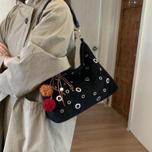 Chic Retro Shoulder Bag: Stylish Tote for Women with Vintage Flair