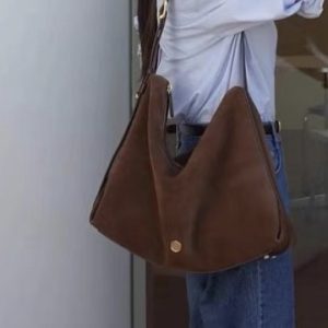Matte Retro Shoulder Bag: Stylish Commuter Tote Handbag for Everyday Use