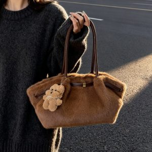 Versatile Simple Minimalist Shoulder Bag for Everyday Use