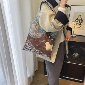 Sleek Leopard Print Commuter Tote: Perfect for Work or Everyday Use