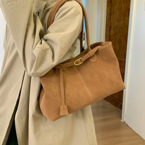 Stylish New Commuter Tote: the Perfect Underarm Bag for Your Daily Commute