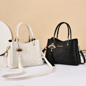 The Perfect Commuter Tote: a Large-capacity Gift for Moms on the Go