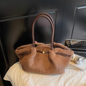 Versatile Simple Minimalist Shoulder Bag for Everyday Use