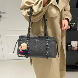 Versatile Women's Roomy Shoulder Bag: Large-capacity Commuter Style