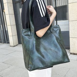 Stylish Large Tote Bag for Middle-aged Women with Ample Capacity