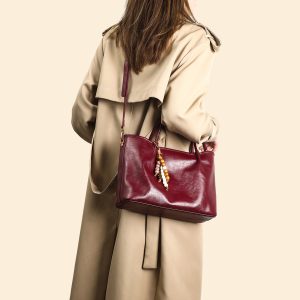 Solid-color Underarm Pleated Fringed Tote Bag for Fashionable Style