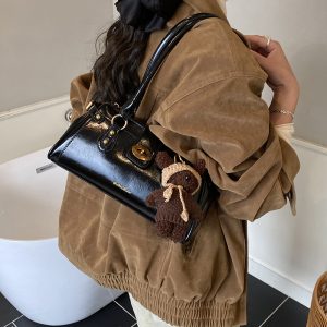 Chic Commuter Casual Roomy Shoulder Bag for Versatile Style