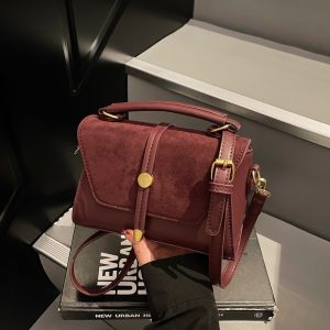 Chic Retro Shoulder Bag: Stylish Small Square Crossbody Design