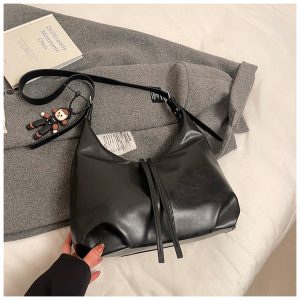 Trendy Korean-style Retro Shoulder Bag for Chic Commuters