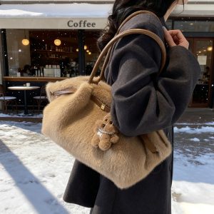 Versatile Simple Minimalist Shoulder Bag for Everyday Use