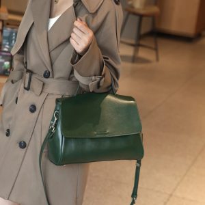 Fashionable Large Tote Bag with High Capacity for Everyday Use