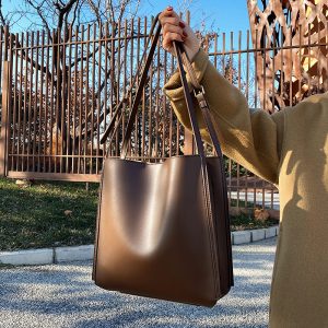 All-match Retro Commuter Tote: Stylish Big Bag for Daily Use