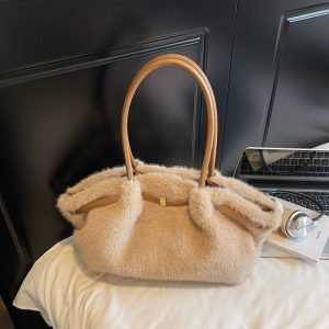 Versatile Simple Minimalist Shoulder Bag for Everyday Use