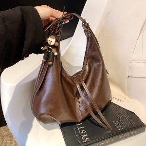 Trendy Korean-style Retro Shoulder Bag for Chic Commuters