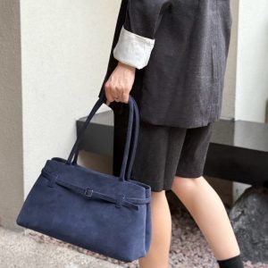 Discover the New Niche Buckle Bag: Stylish Underarm Commuter Solution