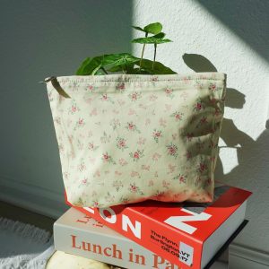 Personalized Floral Makeup Bag, Custom Name Cosmetic Pouch, Vintage Flower Toiletry Bag, Bridesmaid Gift, Travel Zipper Pouch, Canvas Makeup