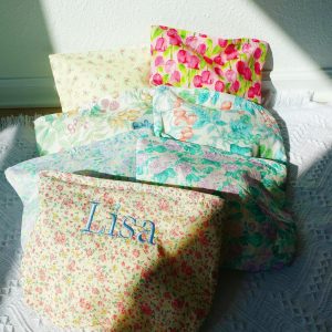 Personalized Floral Makeup Bag, Custom Name Cosmetic Pouch, Vintage Flower Toiletry Bag, Bridesmaid Gift, Travel Zipper Pouch, Canvas Makeup