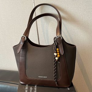 Women's Retro Shoulder Bag: Stylish Commuter Tote for Everyday Use