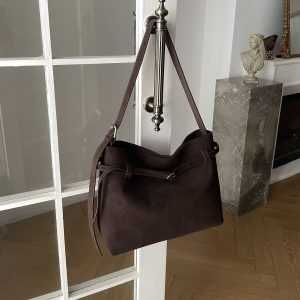 Stylish Retro Shoulder Bag: Large Capacity Tote for Everyday Use