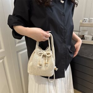 Stylish Minimalist Shoulder Bag for Casual Commuters: Versatile and Chic